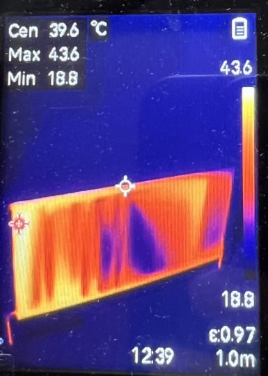 Thermal camera frame at 12:39 showing a radiator with cold vertical streaks, centre 39.6C